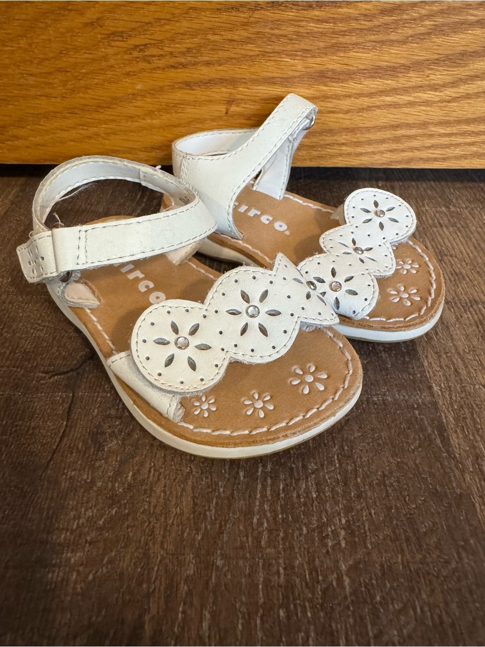 Circo Girls White Leather Floral Sandals Size 4